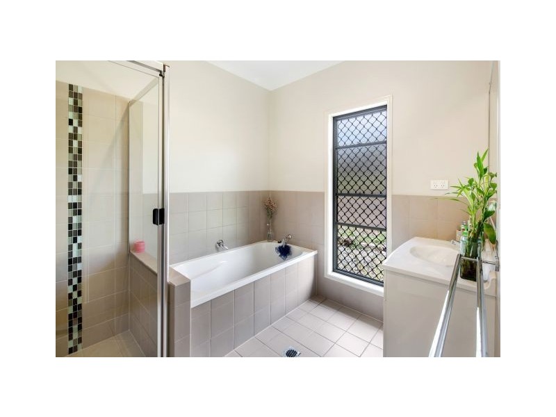 8 Moreton Court, Southside QLD 4570