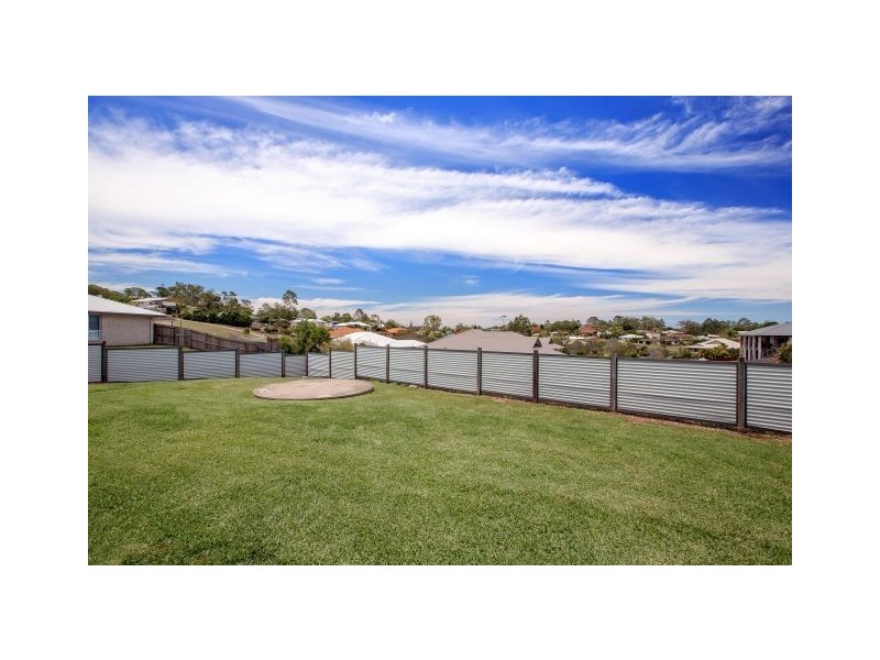 8 Moreton Court, Southside QLD 4570