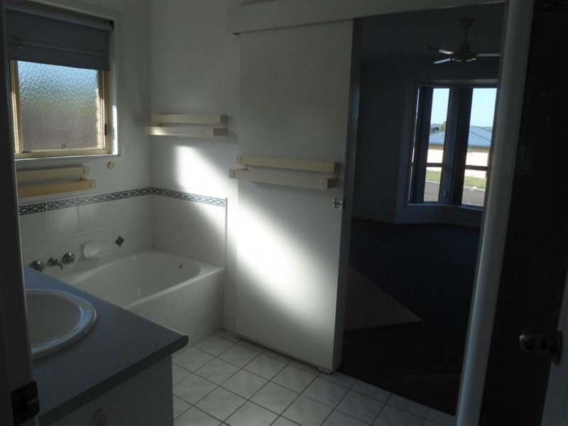 52 Furness Raod, Southside QLD 4570