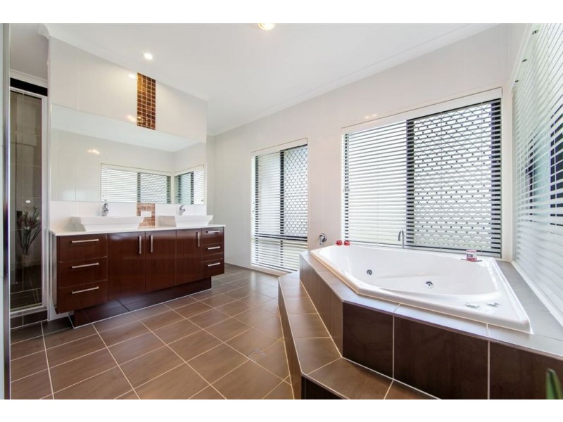 115 Traveston Crossing Road, Kybong QLD 4570