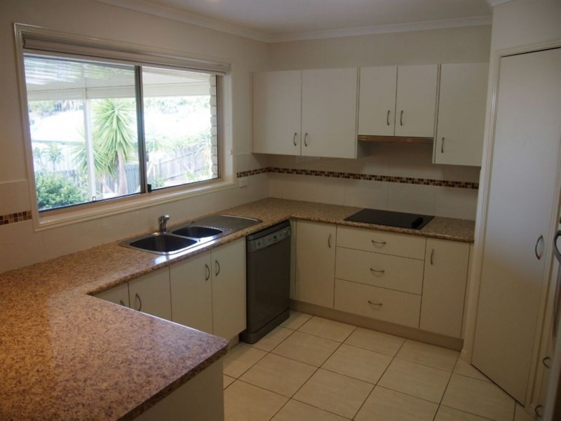 8 Killarney Court, Southside QLD 4570