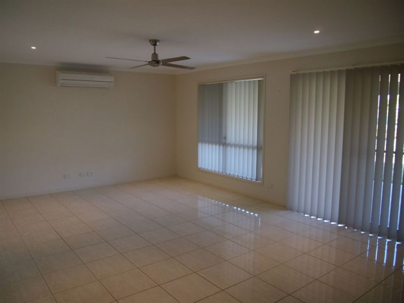 8 Killarney Court, Southside QLD 4570