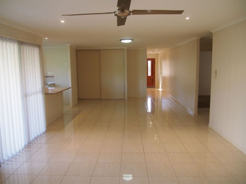 8 Killarney Court, Southside QLD 4570