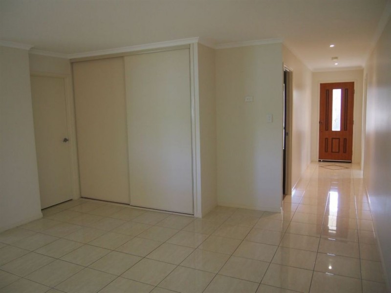 8 Killarney Court, Southside QLD 4570