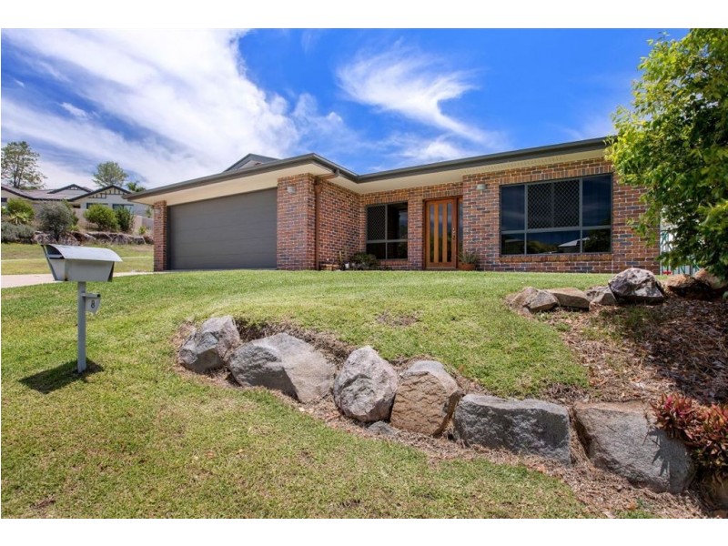 8 Moreton Court, Southside QLD 4570
