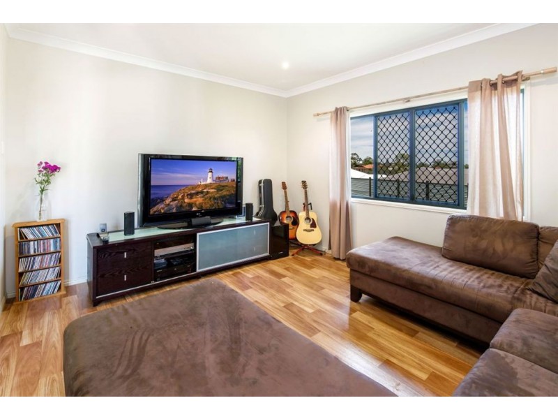 8 Moreton Court, Southside QLD 4570