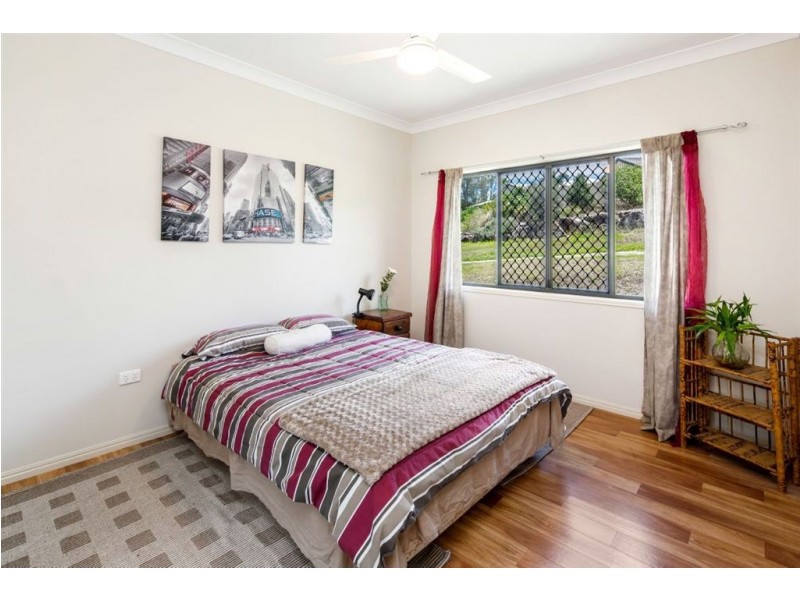 8 Moreton Court, Southside QLD 4570