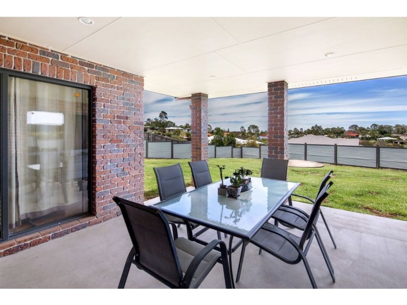 8 Moreton Court, Southside QLD 4570