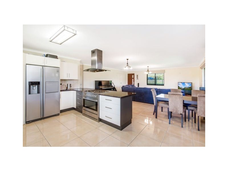11 Preston Lane, Veteran QLD 4570