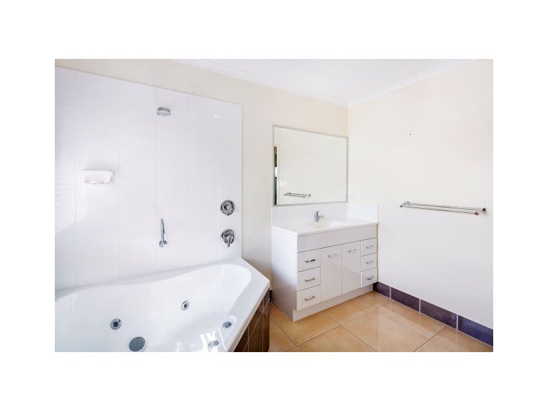11 Preston Lane, Veteran QLD 4570