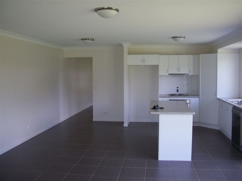 12 Principal Place, Jones Hill QLD 4570