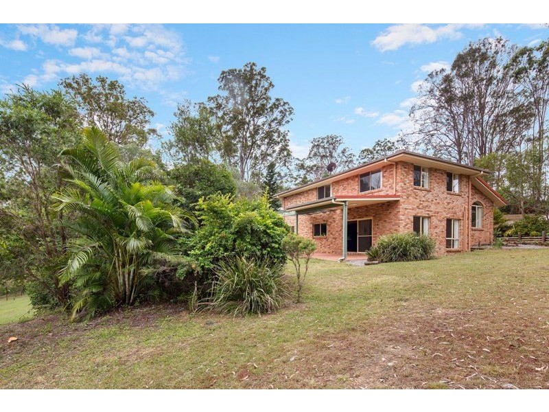 6 Lindsay Street, Southside QLD 4570