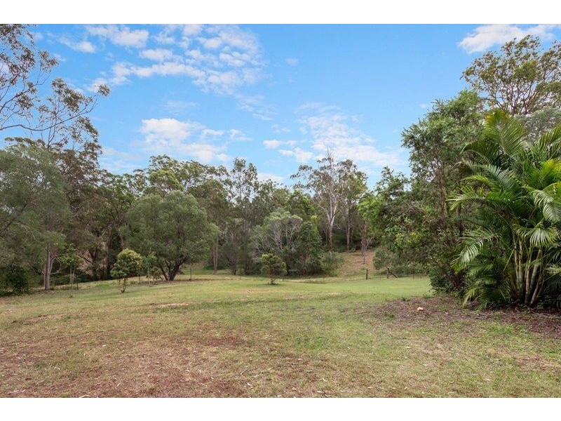 6 Lindsay Street, Southside QLD 4570