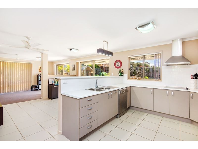 15 Parkview Close, Southside QLD 4570
