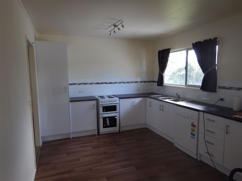 16 Barton Road, Victory Heights QLD 4570