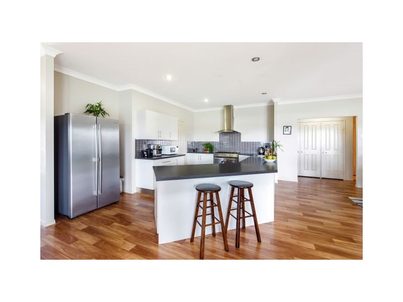 8 Moreton Court, Southside QLD 4570