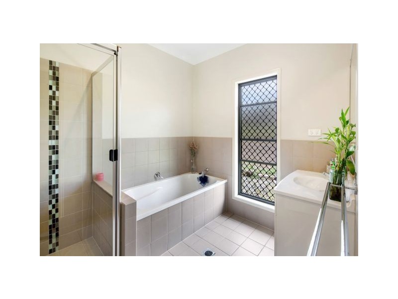 8 Moreton Court, Southside QLD 4570