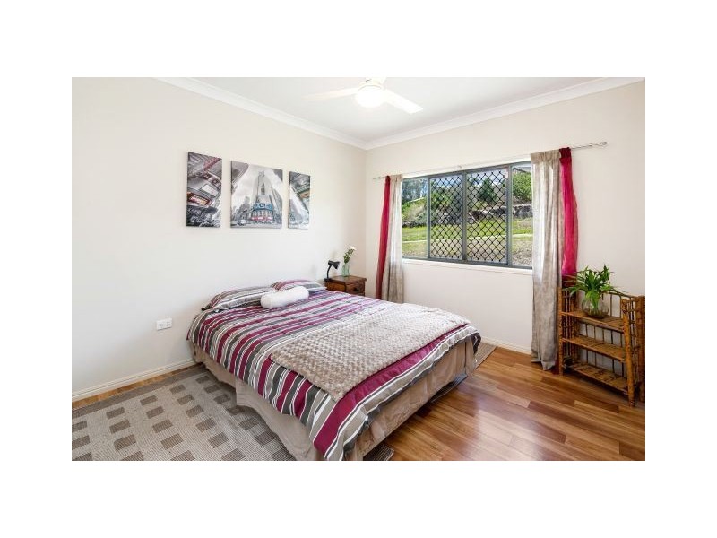 8 Moreton Court, Southside QLD 4570