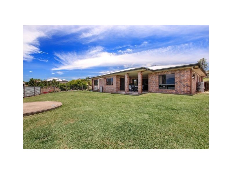 8 Moreton Court, Southside QLD 4570