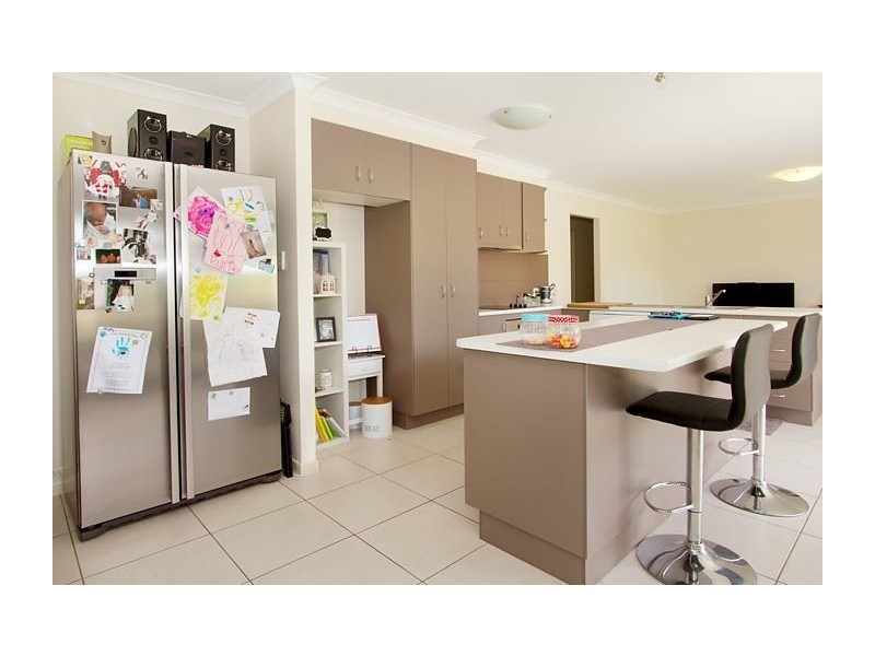 3 Duffy Court, Southside QLD 4570