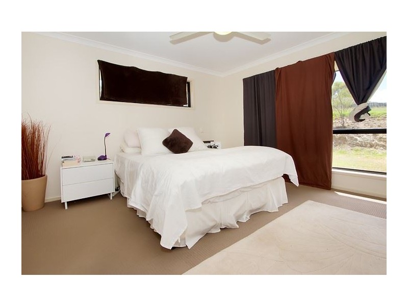 3 Duffy Court, Southside QLD 4570