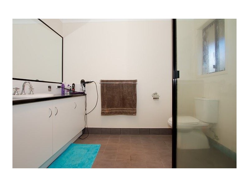 3 Duffy Court, Southside QLD 4570