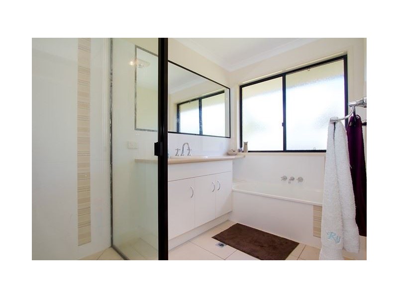 3 Duffy Court, Southside QLD 4570
