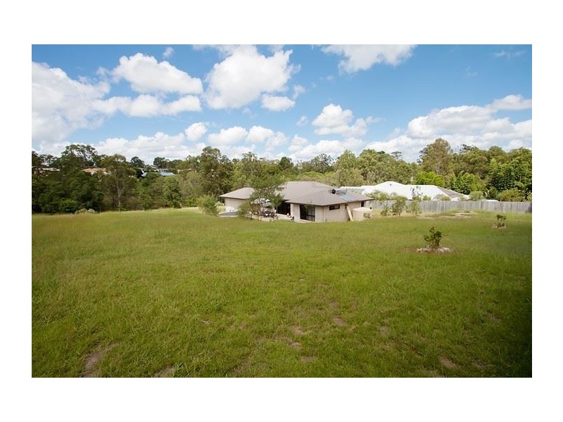 3 Duffy Court, Southside QLD 4570