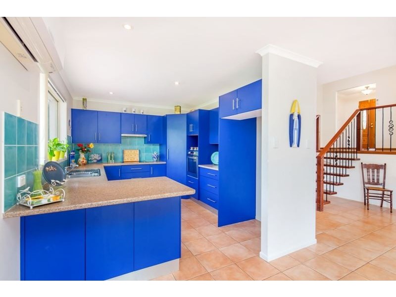 6 Lindsay Street, Southside QLD 4570