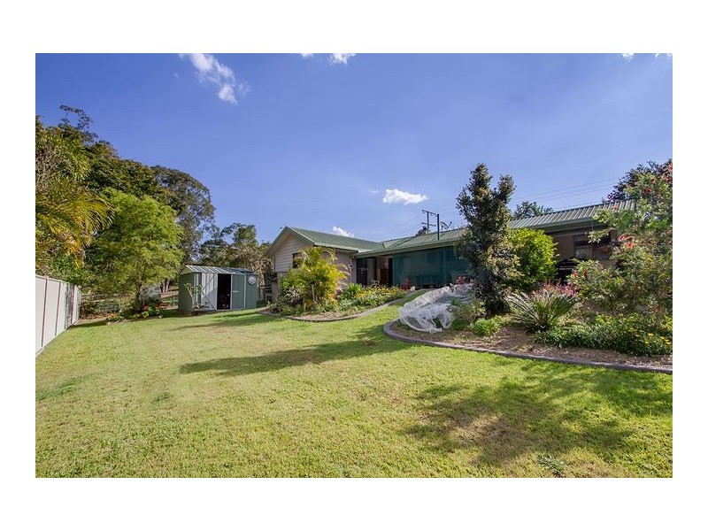 9 Heather Street, Southside QLD 4570