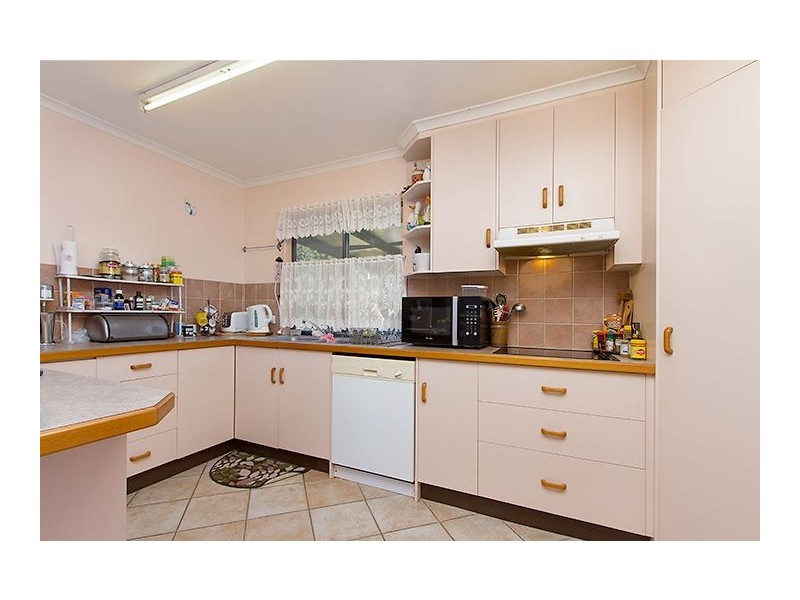 9 Heather Street, Southside QLD 4570