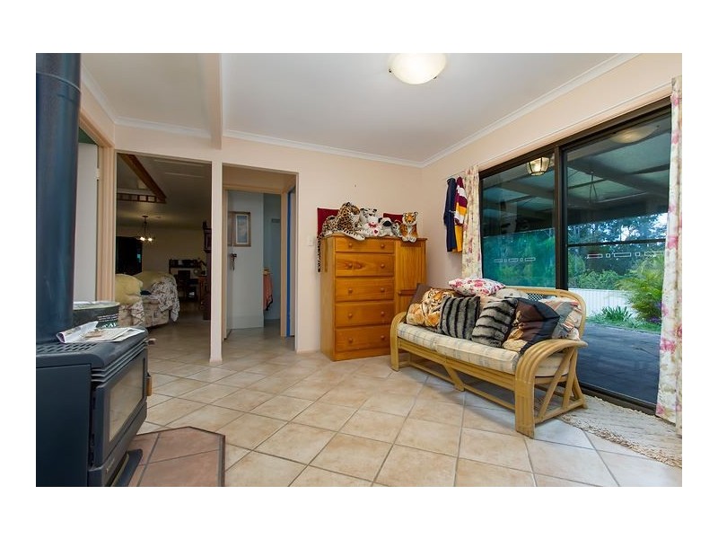 9 Heather Street, Southside QLD 4570