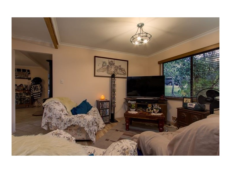 9 Heather Street, Southside QLD 4570