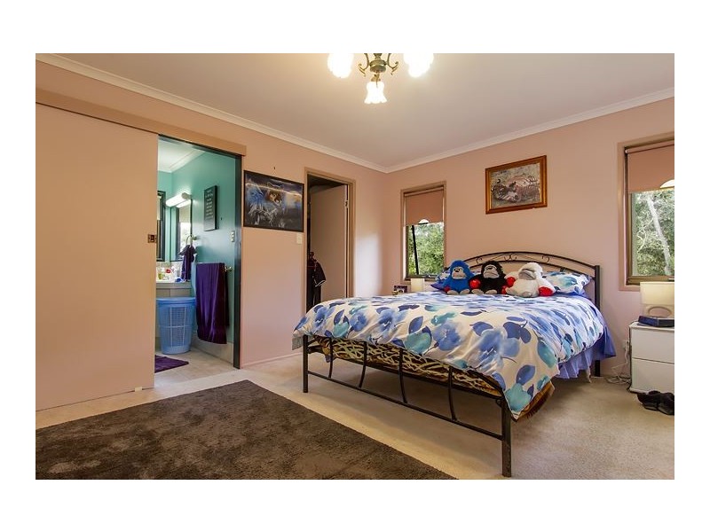 9 Heather Street, Southside QLD 4570