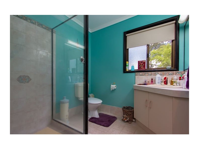 9 Heather Street, Southside QLD 4570