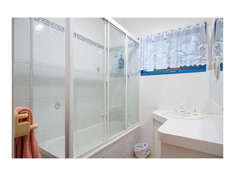 9 Heather Street, Southside QLD 4570