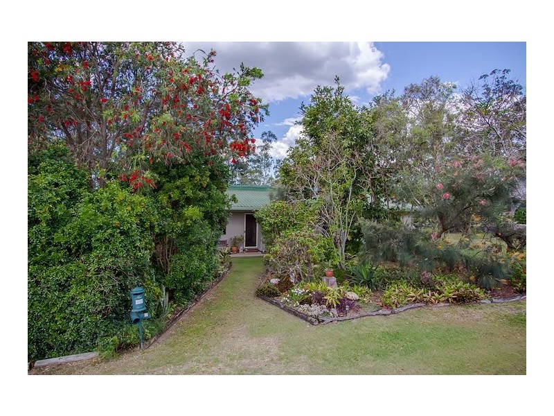 9 Heather Street, Southside QLD 4570