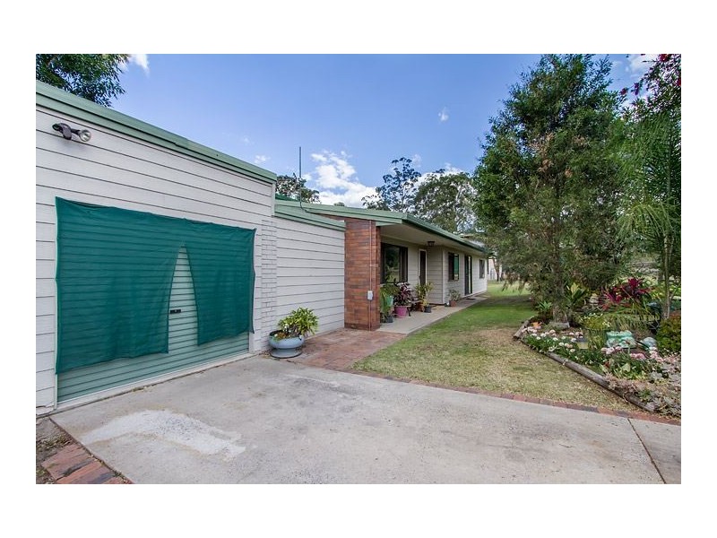 9 Heather Street, Southside QLD 4570