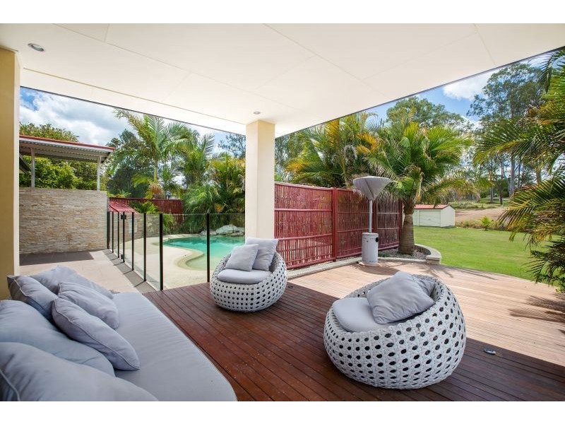 9 Oxford Court, Southside QLD 4570