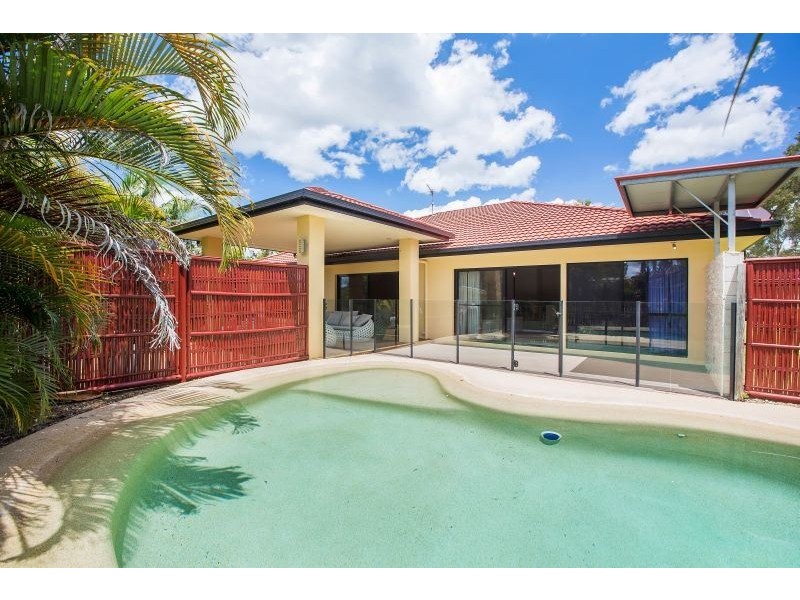 9 Oxford Court, Southside QLD 4570