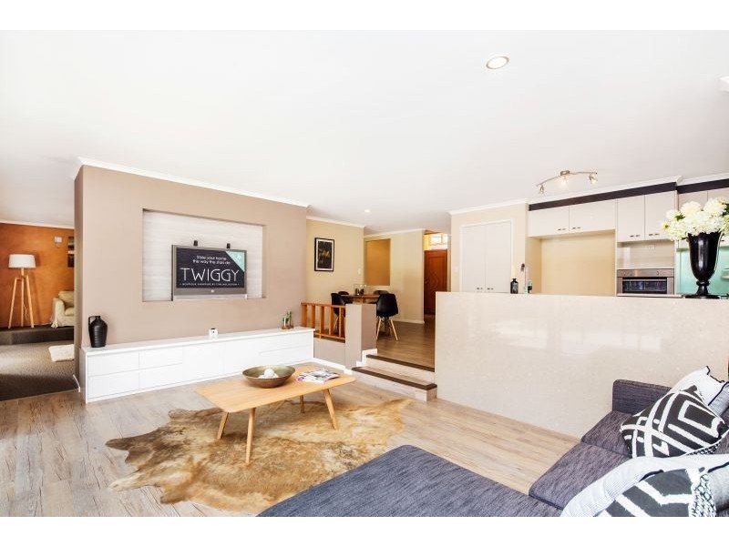 9 Oxford Court, Southside QLD 4570