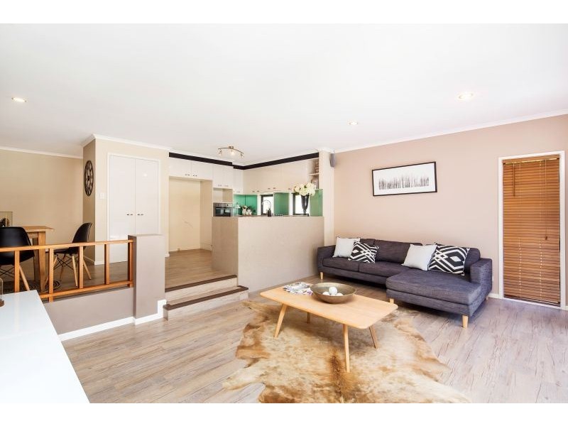 9 Oxford Court, Southside QLD 4570