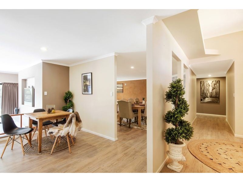 9 Oxford Court, Southside QLD 4570