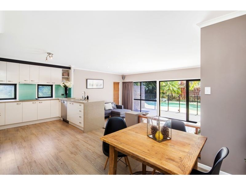 9 Oxford Court, Southside QLD 4570