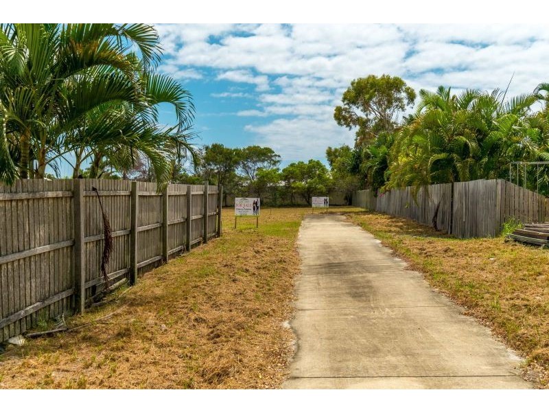 72 Bombala Crescent, Rainbow Beach QLD 4581