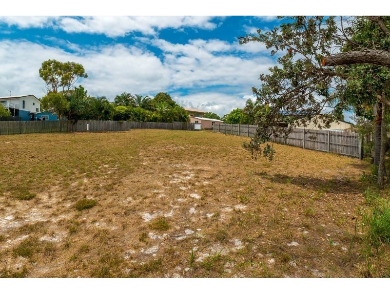 72 Bombala Crescent, Rainbow Beach QLD 4581