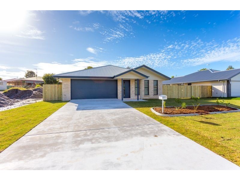 33 Tuna Way, Tin Can Bay QLD 4580