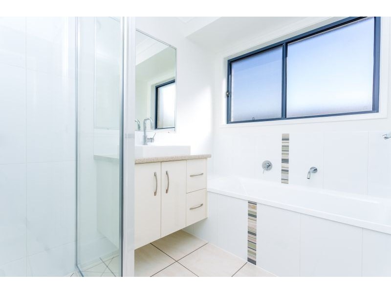 33 Tuna Way, Tin Can Bay QLD 4580