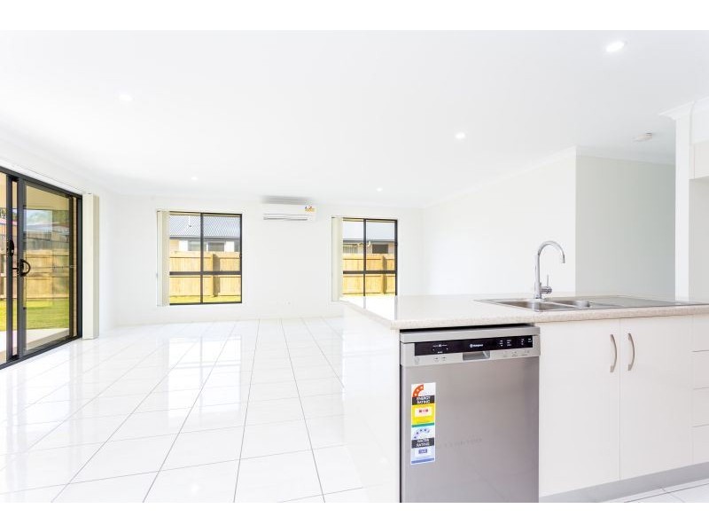 33 Tuna Way, Tin Can Bay QLD 4580