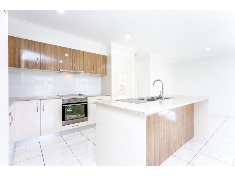 33 Tuna Way, Tin Can Bay QLD 4580